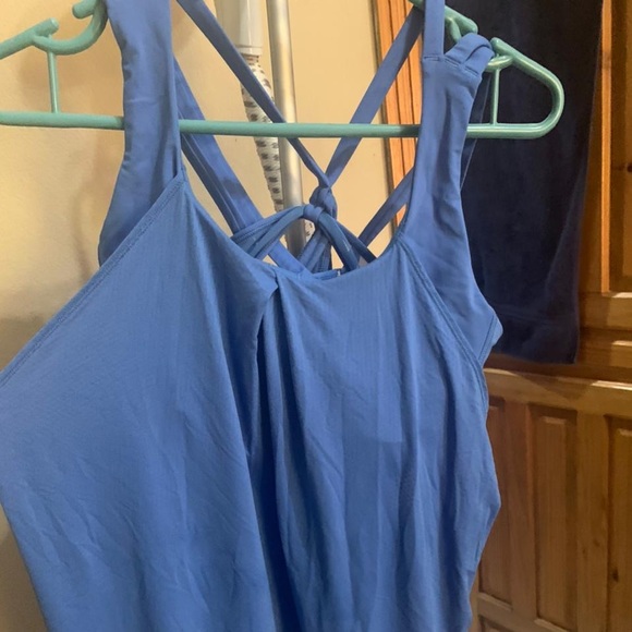 Gorgeous Lululemon tank - Picture 2 of 4